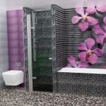 Paneles de plástico negro en el baño.