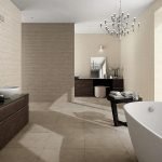 Araña de luces en el baño