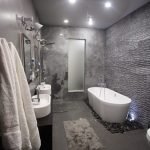 Iluminación puntual en el techo del baño