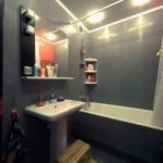 Iluminación en un baño pequeño.