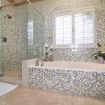Mosaico en la decoración del baño.