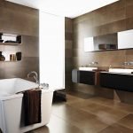 Azulejos de cerámica en el baño