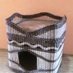 Casa de gato de mimbre de dos niveles