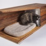 Casita para gatos hecha de madera