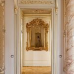 Decoración de arco de oro