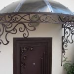 Visera redonda sobre el porche