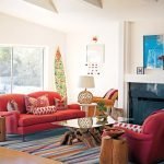 Muebles brillantes en la sala de estar