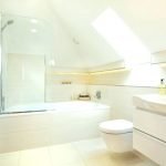 Baño abuhardillado