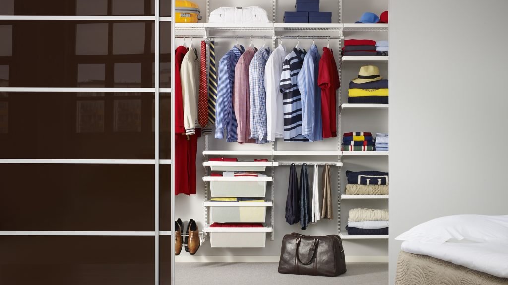 Töltse fel a szekrényt