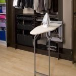 Pequeña tabla plegable con plancha