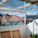 Ventanas de plástico en el balcón