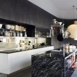 Isla de cocina negra
