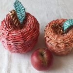 Tubos de periódico manzanas