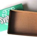 Toma las cajas de papel