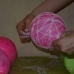 Enrollamos los hilos en la pelota