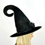 Sombrero de plumas