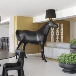 Caballo en el comedor