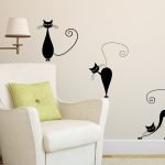 Lámpara de pie detrás del sillón