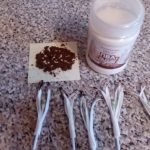Pega el polen en los extremos del café.