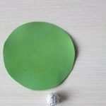 Cortar un círculo con un diámetro de 8 cm.