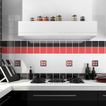 Líneas de mosaico rojo y negro