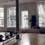 Radiador debajo de la ventana