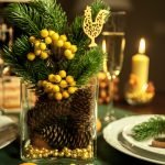 Decoración de una mesa de conos.