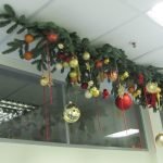 Guirnalda de bolas y ramitas
