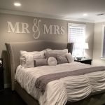 Letras en 3D sobre la cama