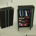 Gabinete de cartón cubierto con papel de aluminio.
