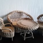 Muebles de mimbre para muñecas