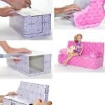 De cajas con zapatos debajo