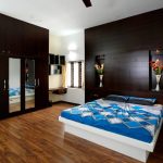 Laminado oscuro en el dormitorio