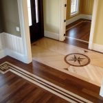 Patrón de parquet en el pasillo