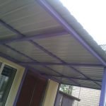 Toldo sobre la entrada
