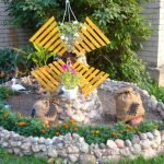 Macizos de flores con molino