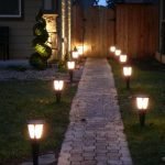 Luces a los lados de la pista