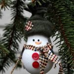 Juguete de árbol de navidad de una lámpara vieja