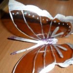 Ponemos puntos con barniz plateado
