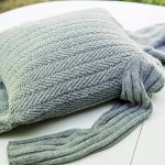 Ponemos un suéter sobre la almohada