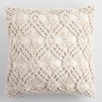Fundas de almohadas caladas sobre almohadas