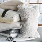 Almohadas en hermosas fundas de almohada