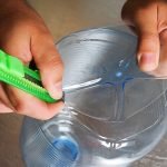 Cortar el fondo de la botella