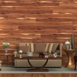 Habitación con paneles de madera en la pared.