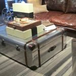 Mesa de plata de una maleta