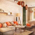 Cómo combinar beige con naranja en el interior.