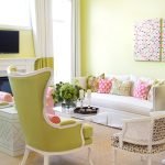 La combinación de beige y verde en el interior.