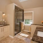 Diseño de interiores de baño beige