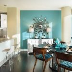 Diseño de interiores en tonos beige y turquesa.