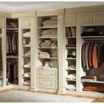Vestidor de estilo aristocrático.